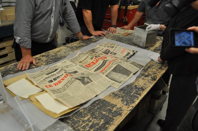 Des journaux datant de 1965 ont été trouvés dans la boîte