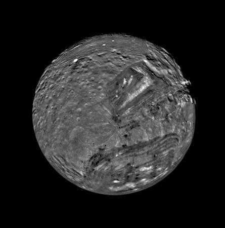Détails de la surface de Miranda photographié par Voyager 2