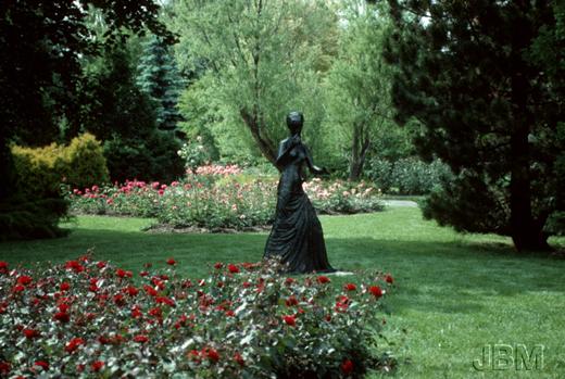 La jeune femme au collier – Crédit photo : Jardin botanique de Montréal, J.P. Bellemare