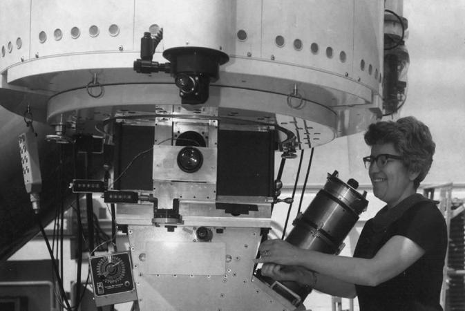 Vera Rubin, au télescope de 84 pouces à Kitt Peak, 1970.