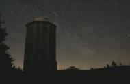 Une étoile filante captée au-dessus de l&#039;Observatoire du Mont-Cosmos, en Beauce, © Philippe Moussette