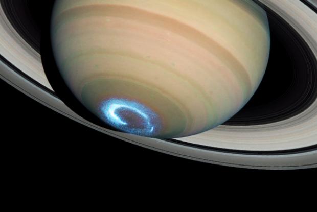 Aurore polaire sur Saturne