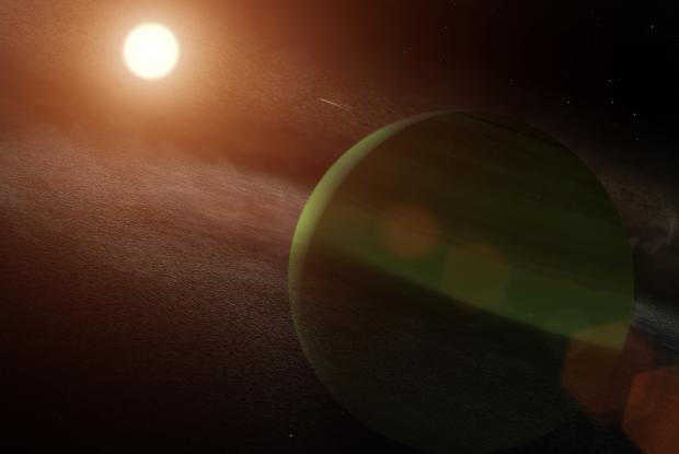 Une vue d’artiste de l’exoplanète AU Mic b, qui a récemment été découverte autour d’une étoile très jeune. L’étoile est si jeune qu’elle a encore un grand disque de débris résultant de l’époque de formation des exoplanètes, ce qui est très rare.