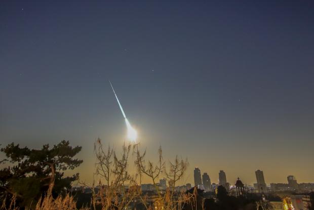 Picture of the fireball observed during the atmospheric entry of 2023 CX1, observed from the Paris area.