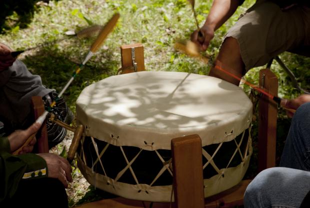 Un tambour traditionnel lors du Solstice des Nations, la Journée nationale des peuples autochtones.