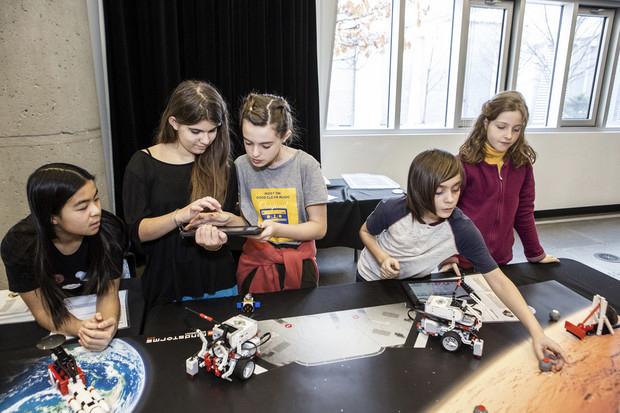 Learning coding for all via the Aldébaran activity at the Planétarium