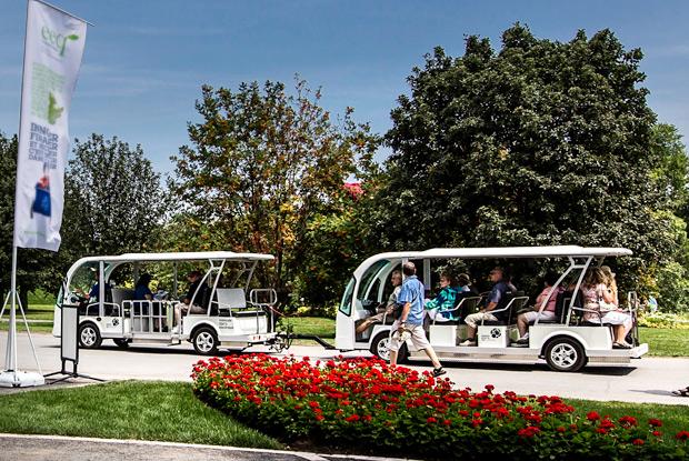 Mini-train: free shuttle service at the Jardin botanique de Montréal