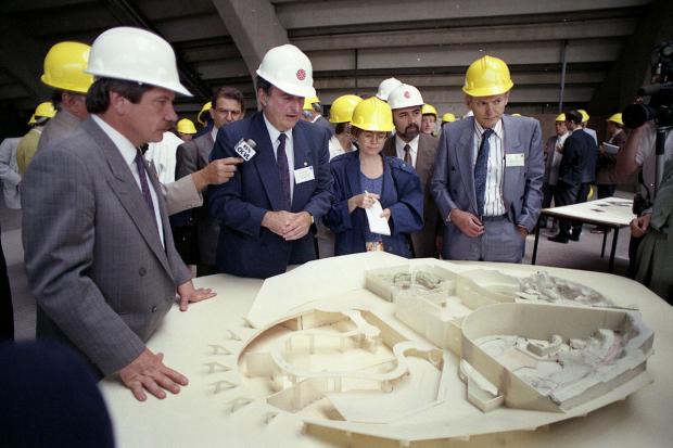 The director of the Jardin botanique shows a model of the future Biodôme.
