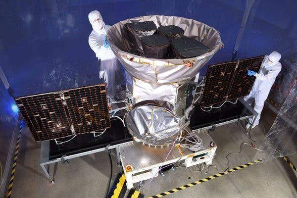 TESS, Transiting Exoplanet Survey Satellite, avant son lancement en 2017.